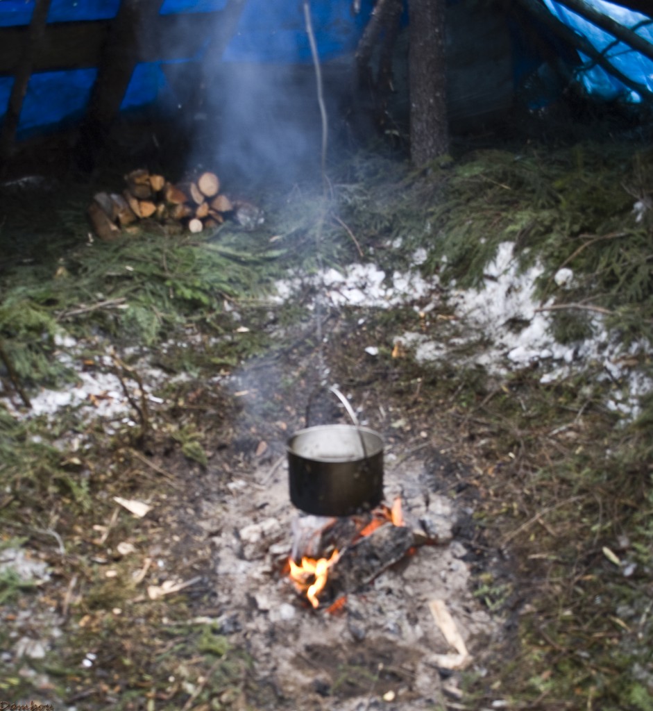 Feu camping d'hiver